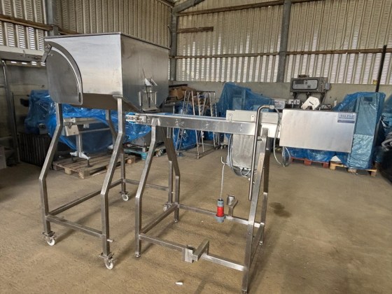 Conveyor with feeder hopper Pic 16